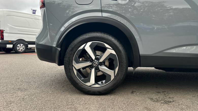 Nissan Qashqai 1.3 DiG-T MH N-Connecta 5dr Petrol Hatchback